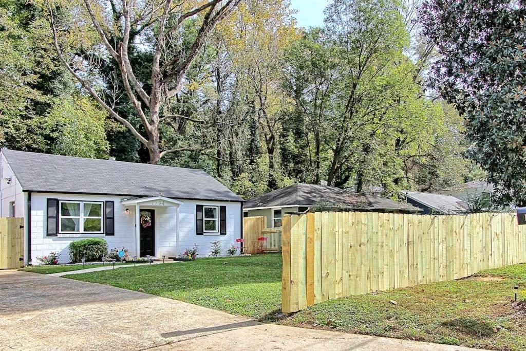 West End Bungalow Perfect To Work, Play, & Escape Atlanta Exterior foto